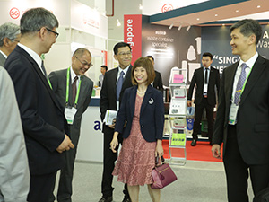 Ms. Amy Khor, the Republic of Singapore's Senior Minister of State for the Ministry of Health and the Ministry of the Environment and Water Resources, visiting our company’s booth (center)