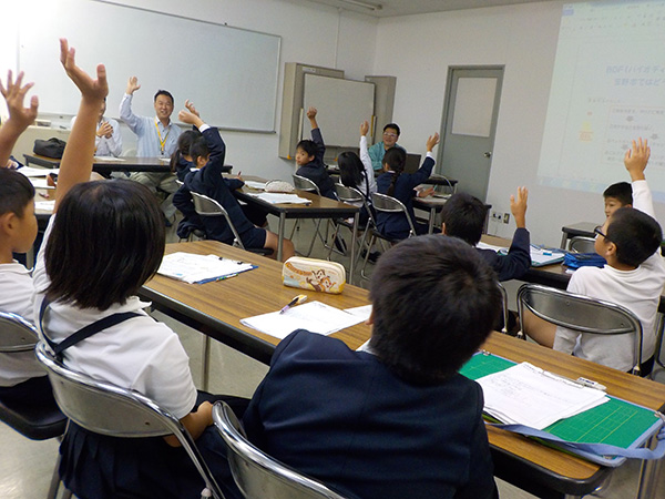 BIODIESEL OKAYAMA CO., LTD. hosts plant tours and holds an on-site class for elementary schools students