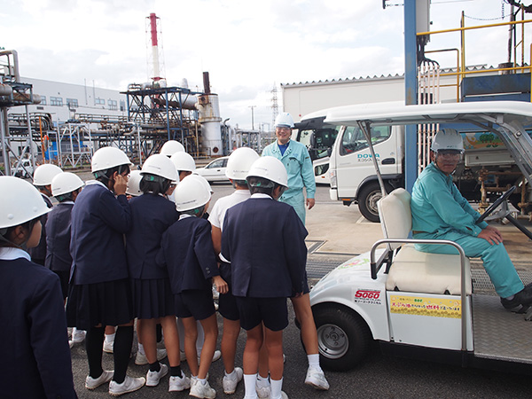 BIODIESEL OKAYAMA CO., LTD. hosts plant tours and holds an on-site class for elementary schools students