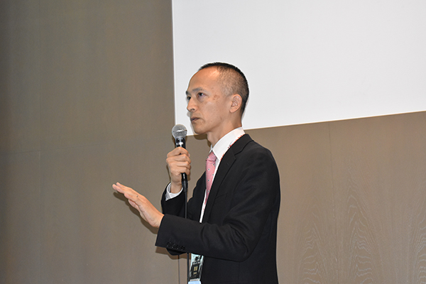 「イー・アンド・イー ソリューションズの太陽光パネルの長期使用・リサイクル促進に向けた取り組み」の講演の様子